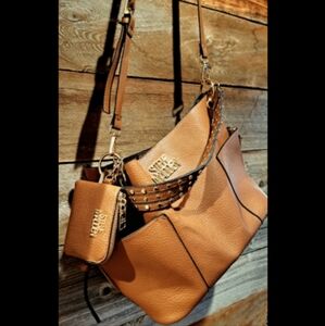 SOLD!! NWOT: Steve Madden Nutshell BKOLTT shoulder/crossbody bag